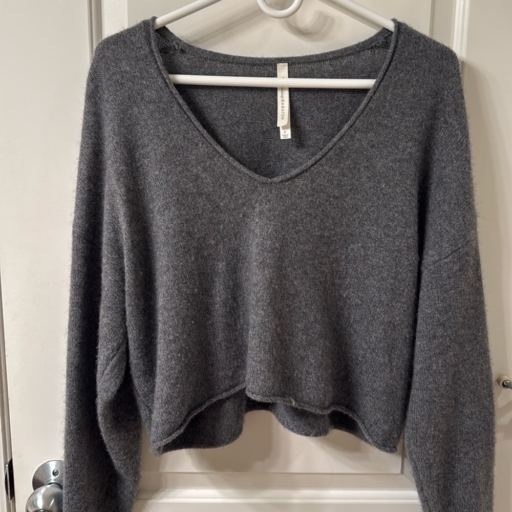 Aritzia Babaton Grey V Neck Cropped Relaxed Fit Sweater
